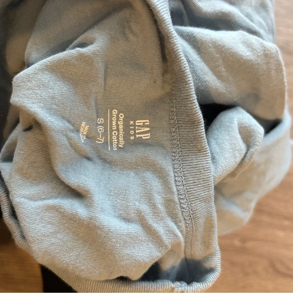 GAP Kids Long Sleeve Shirt with Unicorn Design - Gray